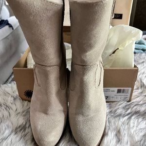 Worn once UGG Lynda size 7 natural boot